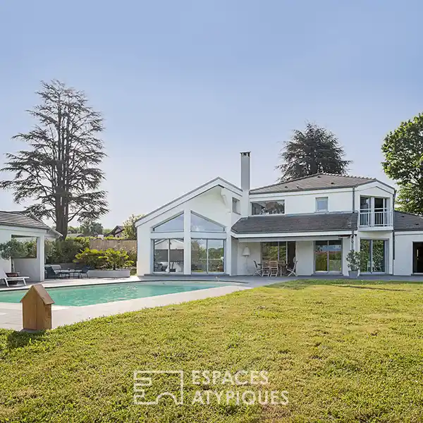 CONTEMPORARY VILLA STEPS FROM LAKE GENEVA