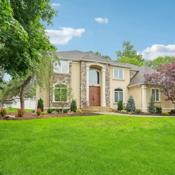 GRAND COLONIAL LIVING IN BLACK OAK ESTATES