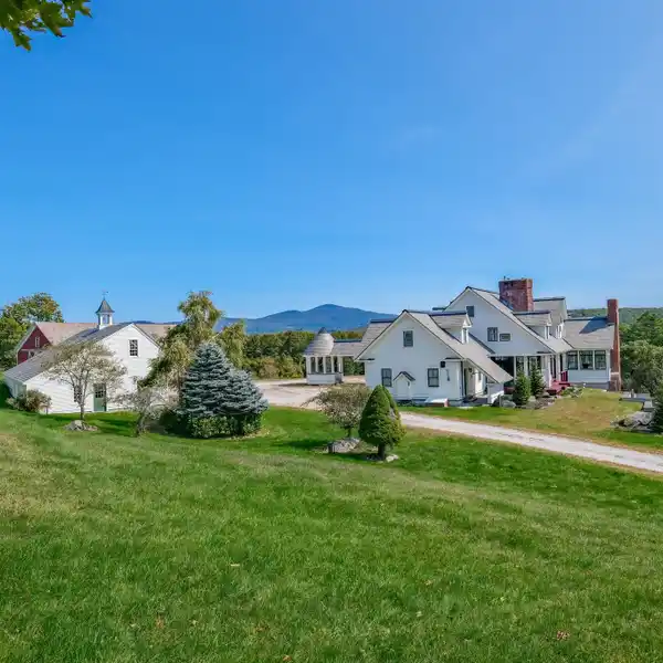 GRAND ESTATE AND FARM WITH STABLES