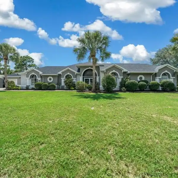 DREAM CABANA-STYLE HOME IN PINE RIDGE