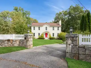 Colonial Home on a Desirable Riverside Cul-De-Sac