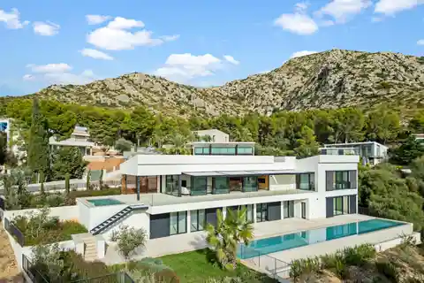 Spectacular Brand New Villa