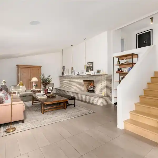 CLASSIC MID-CENTURY MODERN HOME