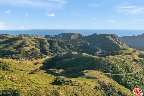 66 Extraordinary Acres
