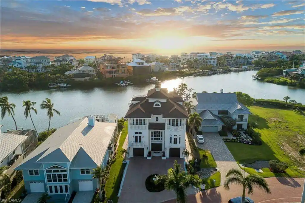 Beautiful Bay View Home in Premier Barefoot Beach