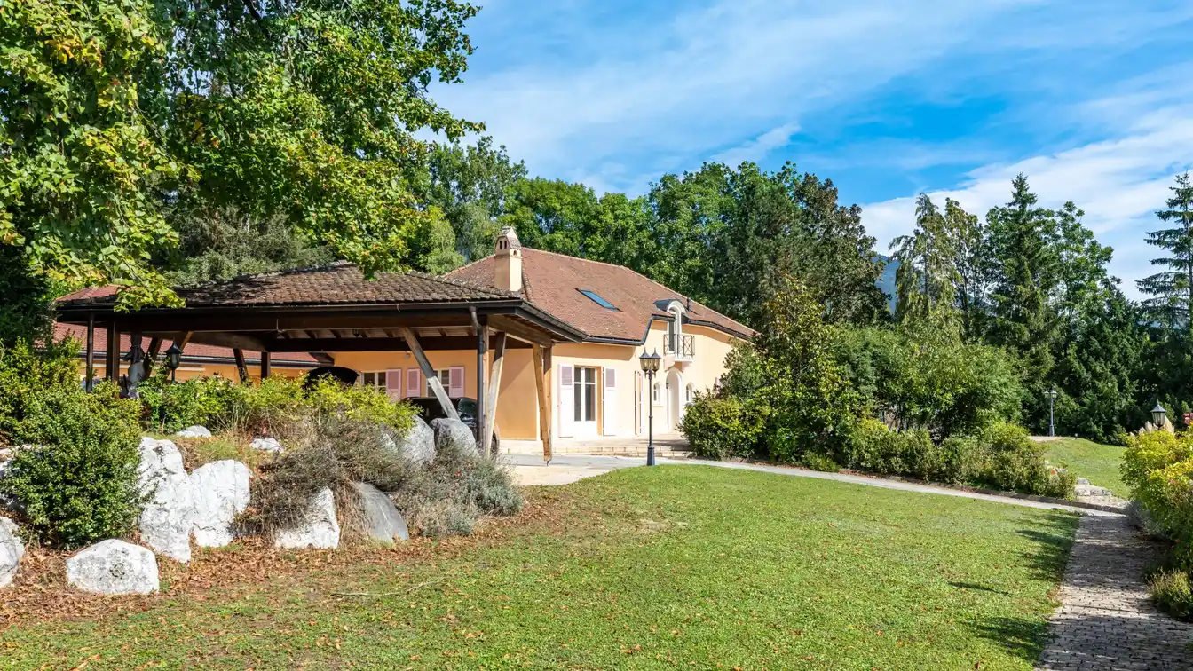 Renovated Property on the Heights of Gex