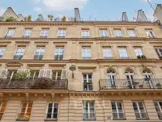 Classic 19th Century Apartment with Lift