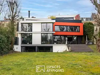 Bold Contemporary Home in a Privileged Setting