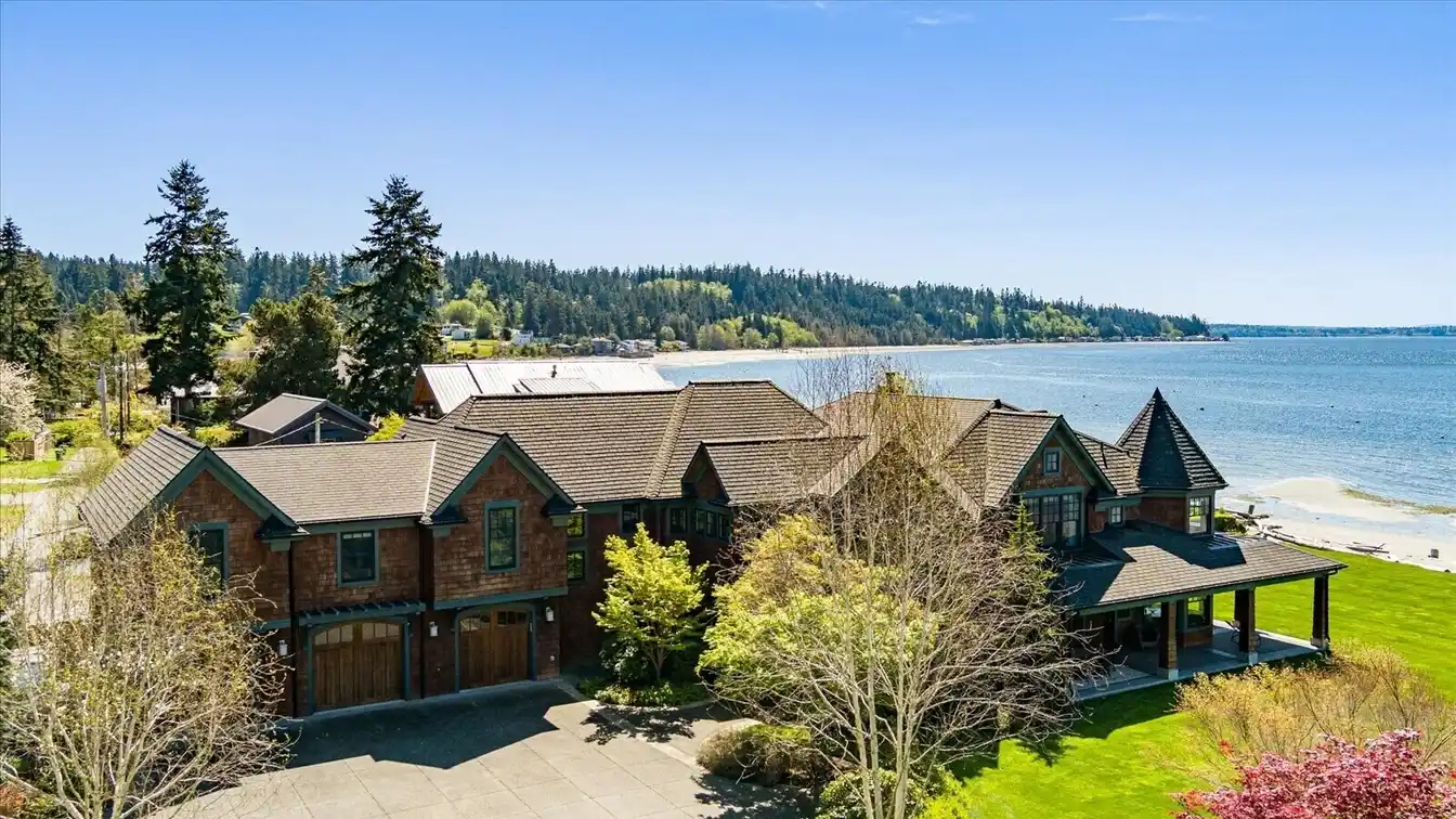 Exceptional Waterfront Estate on Mutiny Bay