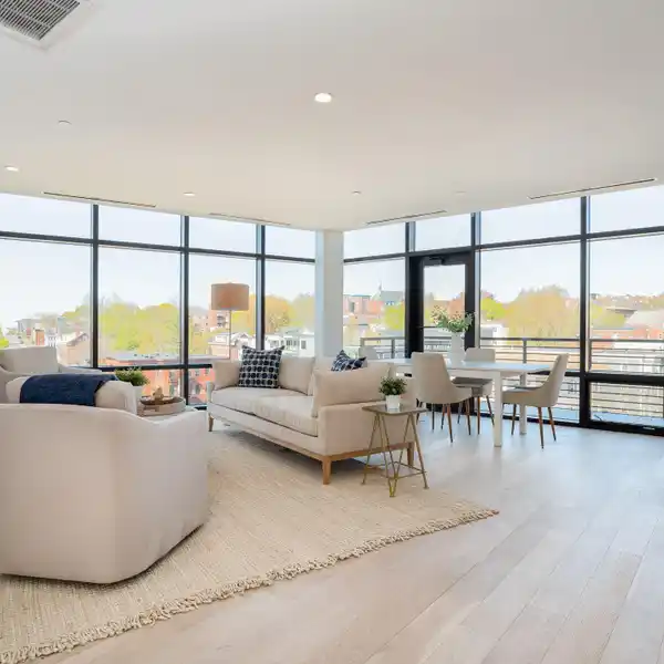 PENTHOUSE PROPERTY WITH LUXURIOUS APPOINTMENTS