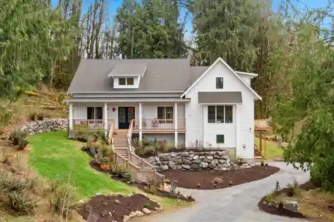 Spacious Farmhouse with Stunning Pnw Views