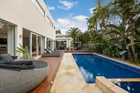 Family Entertainer with a Tropical Resort Feel