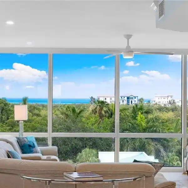 LOVELY RENOVATED RESIDENCE IN PARADISE