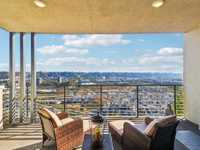 STUNNING TOWNHOME OFFERING BREATHTAKING VIEWS