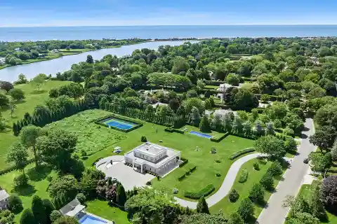 Grand Gated Estate for Lease