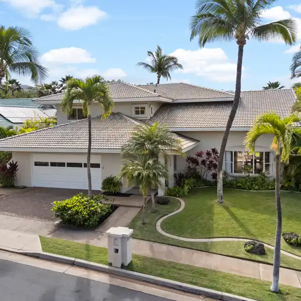 THE PERFECT INDOOR-OUTDOOR MAUI ISLAND LIFESTYLE