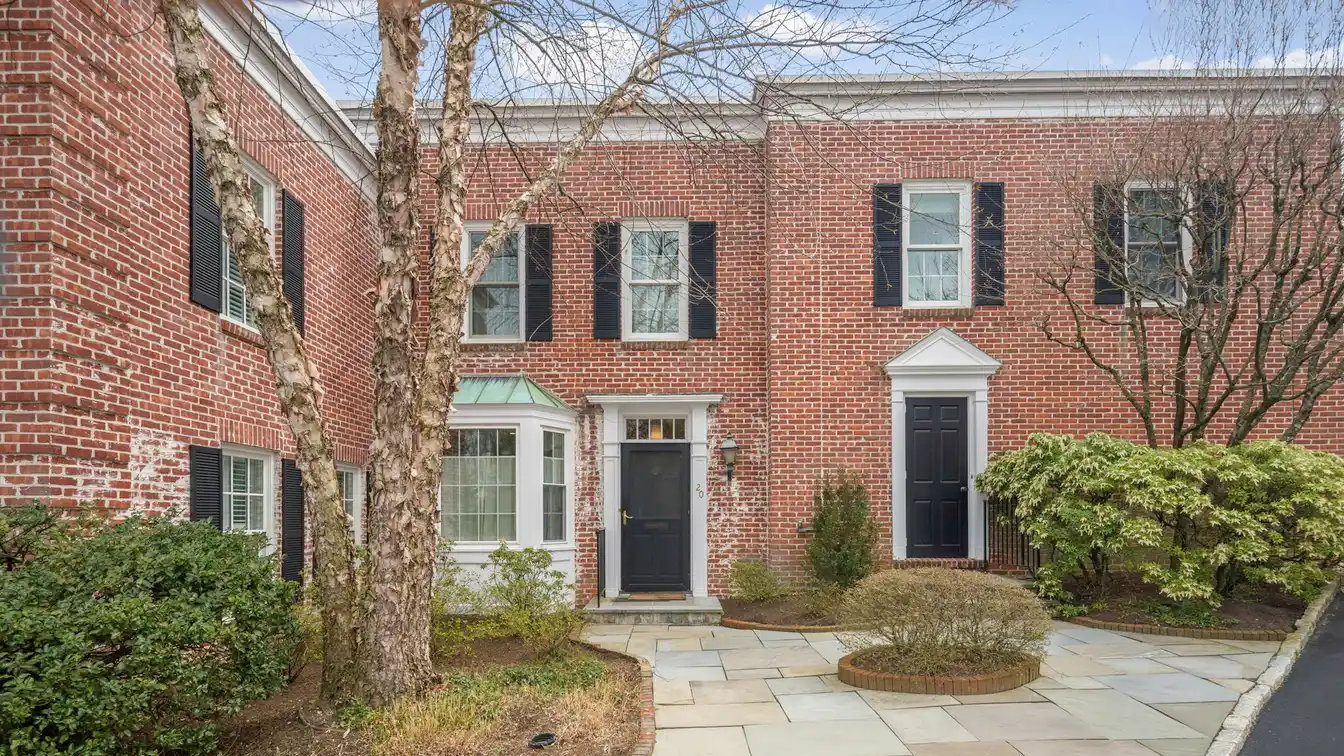 Beautiful Unit in Coveted Canaan Square