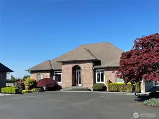 Country-Like Living with Convenience