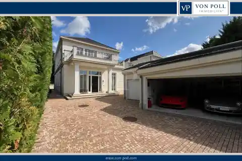 Energy-efficient Villa with Pool and 3 Garages in a Unique Panoramic Location