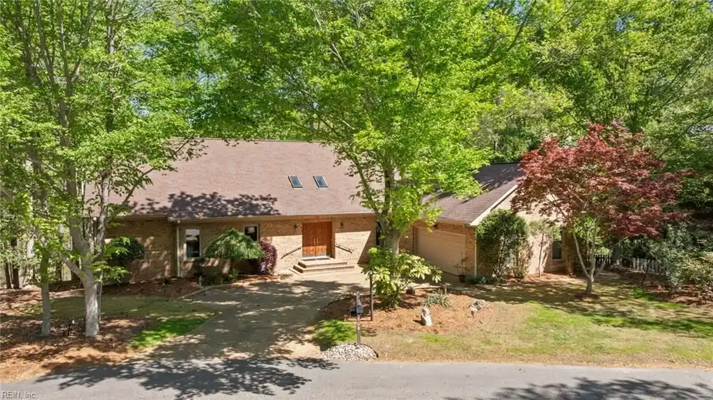 Beautifully Designed Home in Prestigious Kingsmill