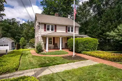 Well-Maintained Colonial in Old Greenwich