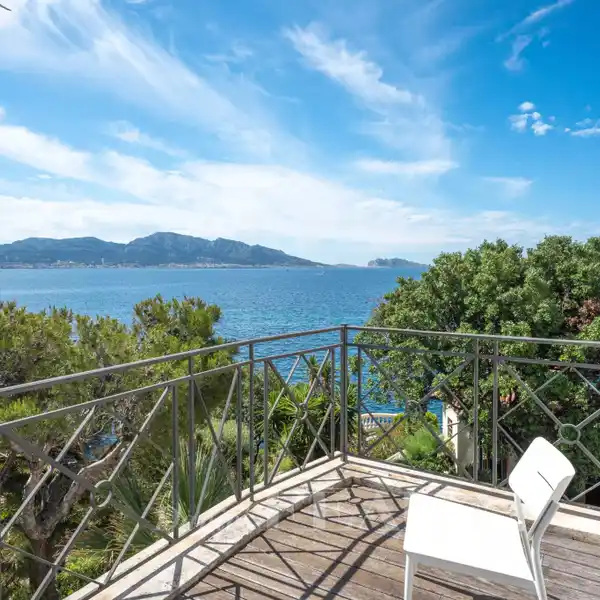 GORGEOUS FAMILY HOME FILLED WITH PEACE