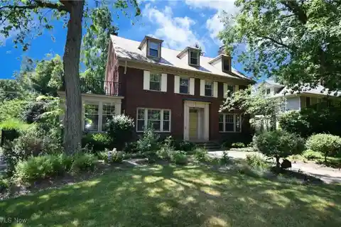 Beautifully Maintained Center Hall Georgian