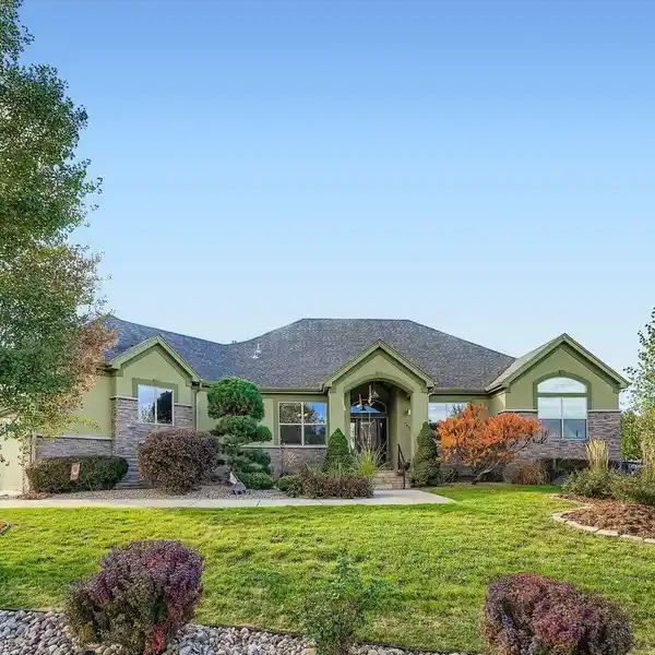 SPACIOUS NIWOT HOME WITH MAIN-LEVEL PRIMARY & SUNROOM