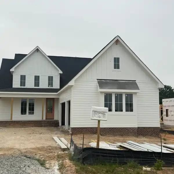 BEAUTIFUL OPEN PLAN NEW CONSTRUCTION