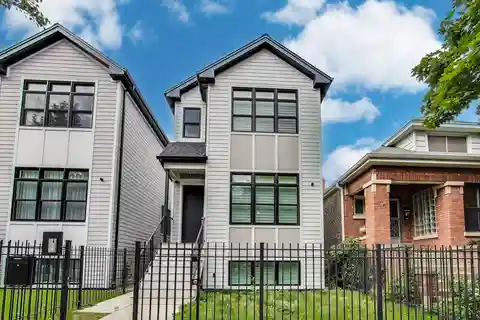Stylish 2024 Build with Rooftop Space