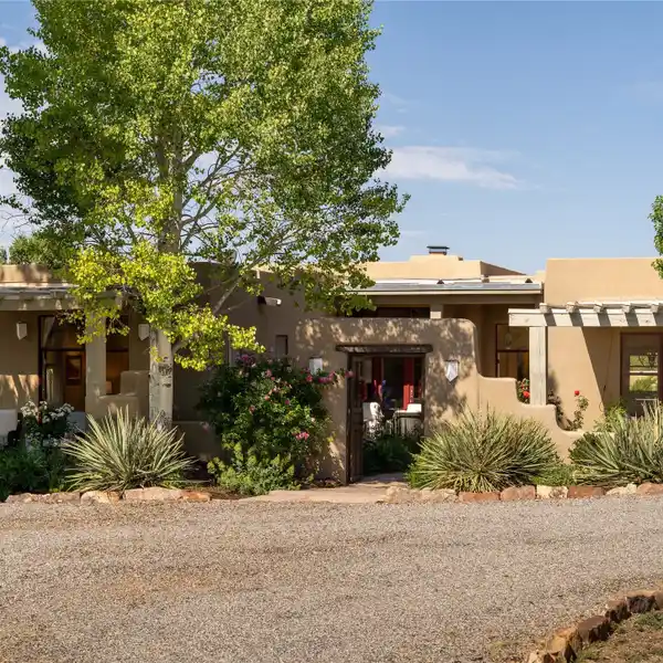 ARROYO HOUSE: A PEACEFUL SANCTUARY