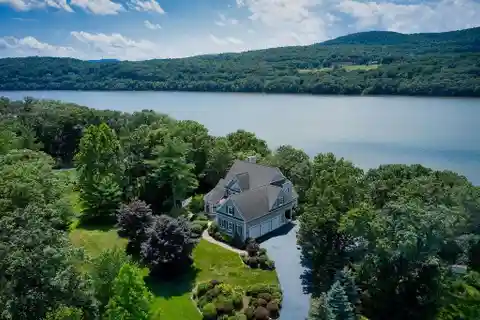 Prime Hudson Valley Living with River Views