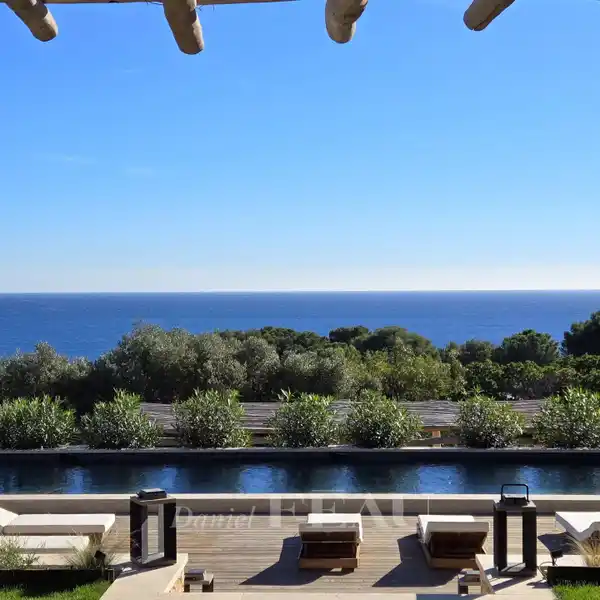 MAGNIFICENT SIX BEDROOM VILLA