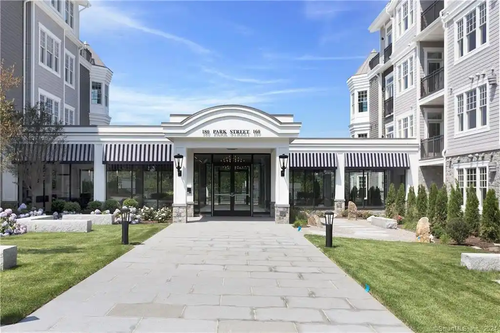 Sophisticated Single-level Living at the Vue New Canaan