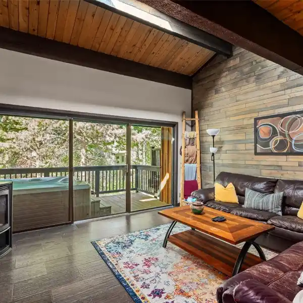 SPACIOUS TOWNHOME NESTLED IN THE HEART OF THE MOUNTAIN AREA