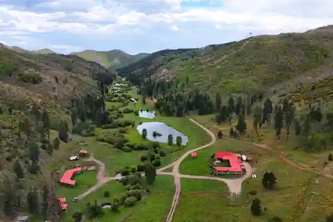 Stunning and Private "cow Creek Ranch"