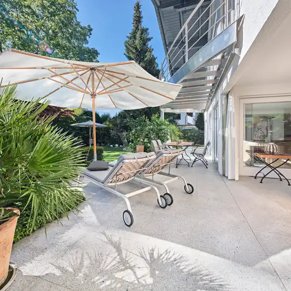 EXTRAORDINARY ARCHITECT-DESIGNED VILLA