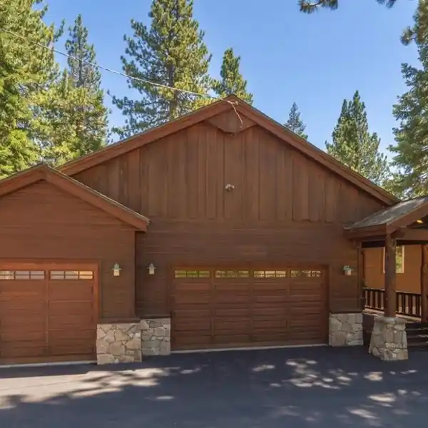 STUNNING TAHOE LODGE WITH PANORAMIC MOUNTAIN VIEWS