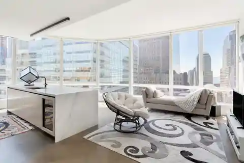Elegant Tribeca Condo with World-Class Amenities