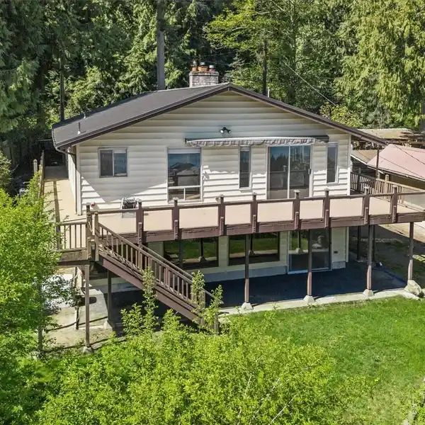 HIGH-BLUFF WATERFRONT PROPERTY IN BELLS BEACH