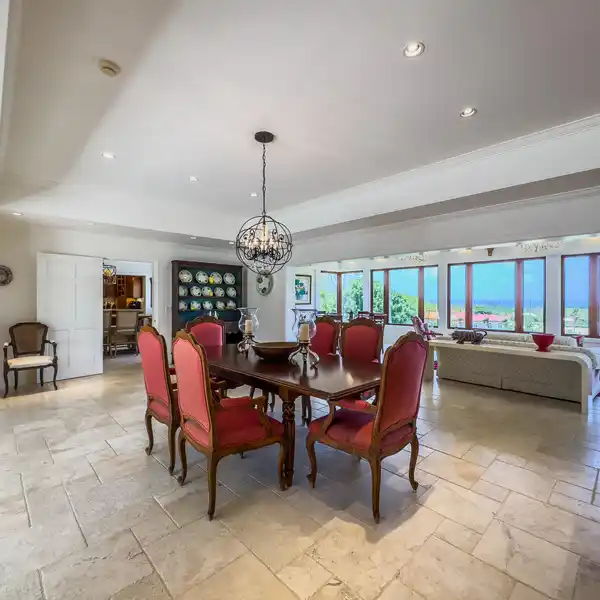 IMMACULATE HIGH-END HOME