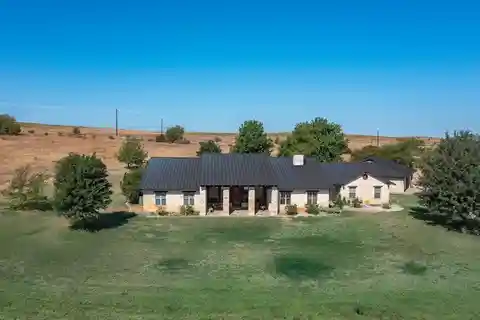 Eight Acres of Rustic Yet Modern Luxury with a Relaxed Livable Style