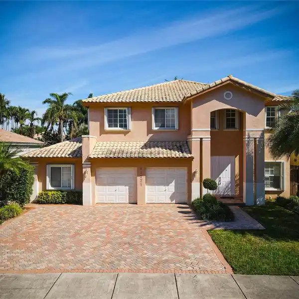 PRESTIGIOUS DORAL ISLES RIVIERA