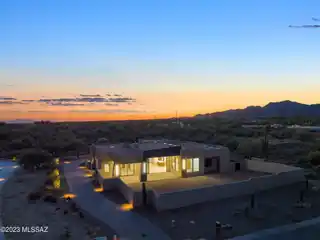 Contemporary Retreat on 3.3 Acres in Oro Valley