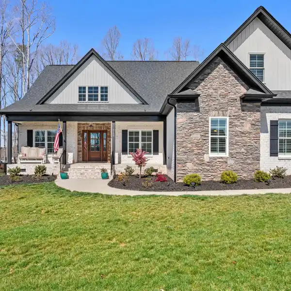 IMMACULATE HOME IN NORTH RIDGE
