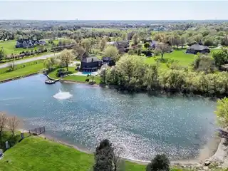 Blue Valley Estate with Carriage House