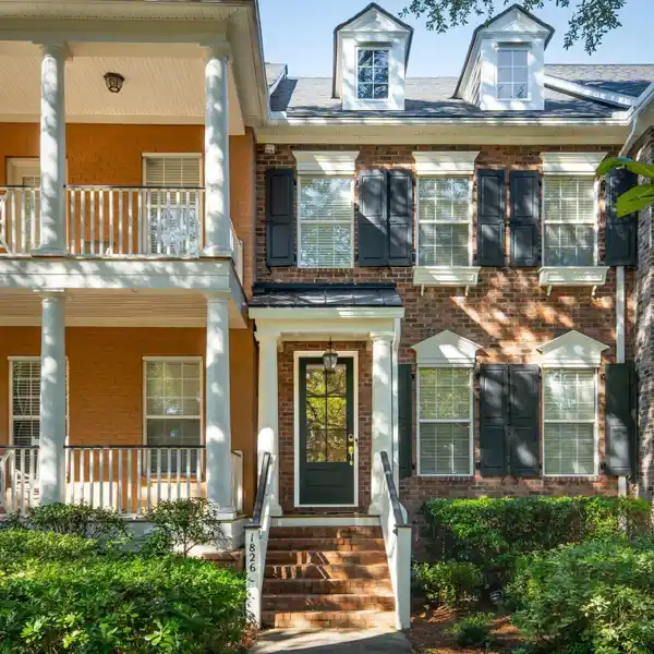 REFINED LOWCOUNTRY LIVING MEETS MODERN LUXURY