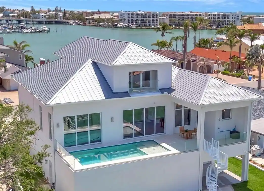 Extraordinary Coastal Retreat