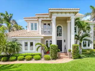 Custom Beauty on an Oversized Lot