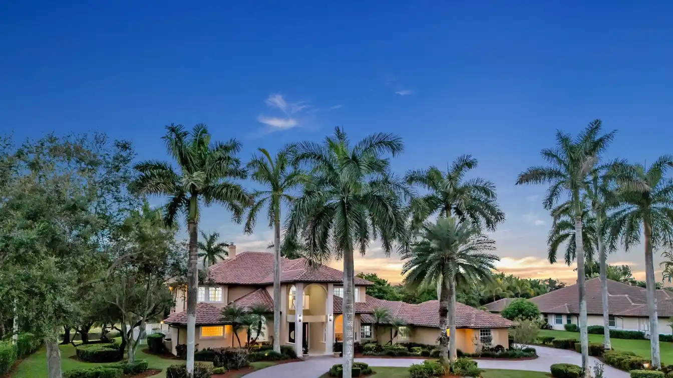 Extraordinary Property in Exclusive Windmill Lake Estates